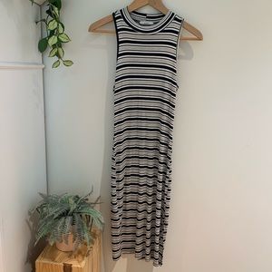 ✨5/$25✨ • navy blue & white striped midi dress